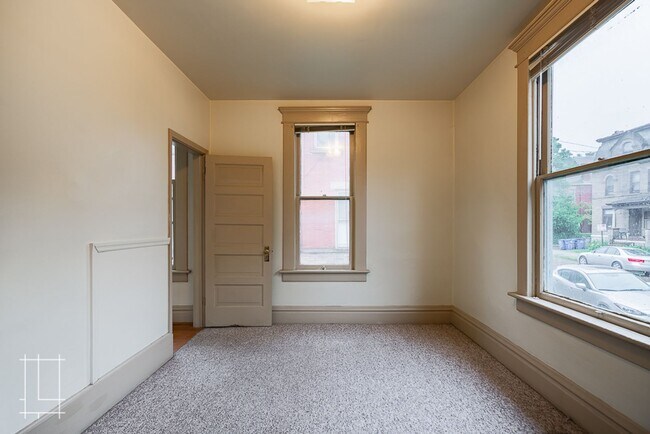 Building Photo - 836 Neil Ave