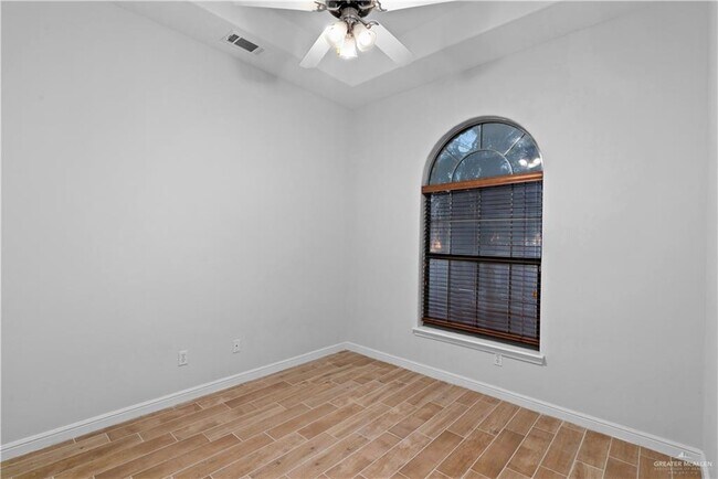 Building Photo - 31 Midlands Cir