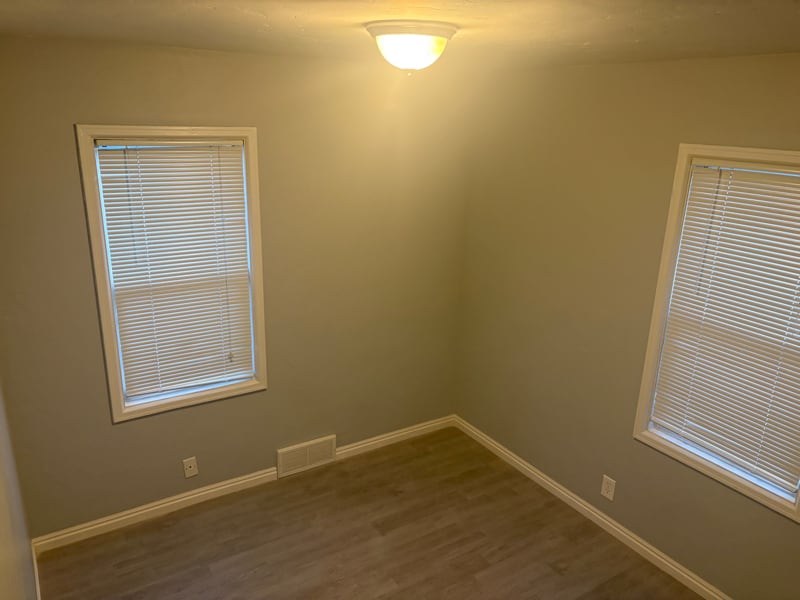 Building Photo - 8757 W Helen Dr