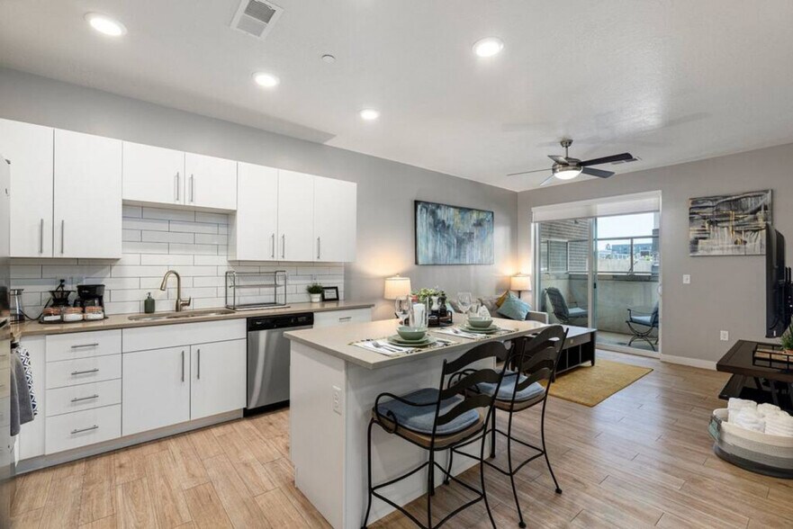 Building Photo - 489 E 400 S