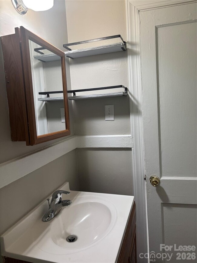 Building Photo - 2565 Brentwood Pl