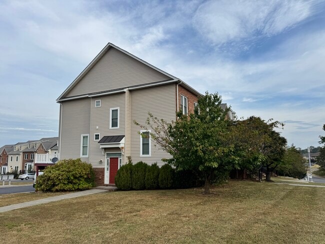 Building Photo - 2195 Deyerle Ave