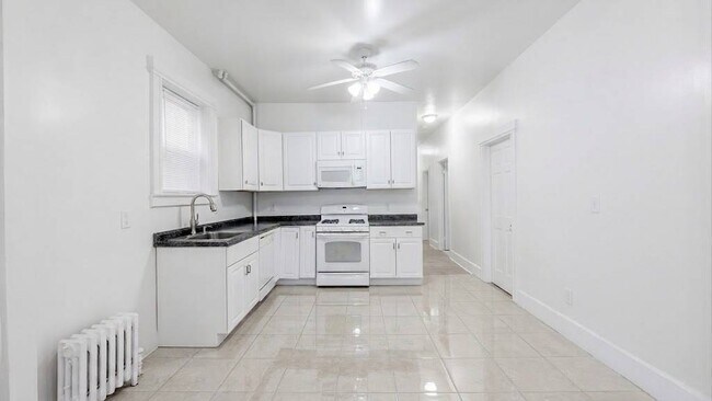 Building Photo - 320 Quail St
