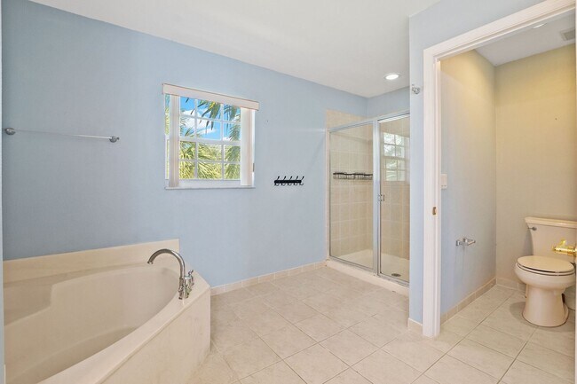 Building Photo - Charming 3-Story 3-Bedroom 2.5 Bath Townho...