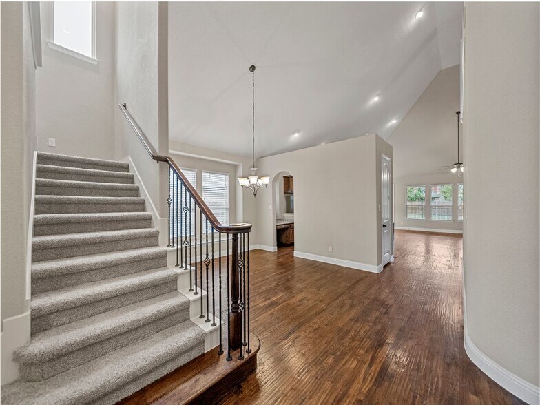 Building Photo - 971 Sagebrush Dr