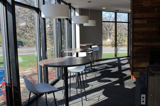 Building Photo - 4415 Lincoln Way