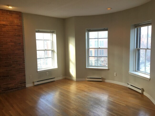 Building Photo - 150 Chandler St