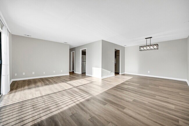 Building Photo - 109 Menlo Dr