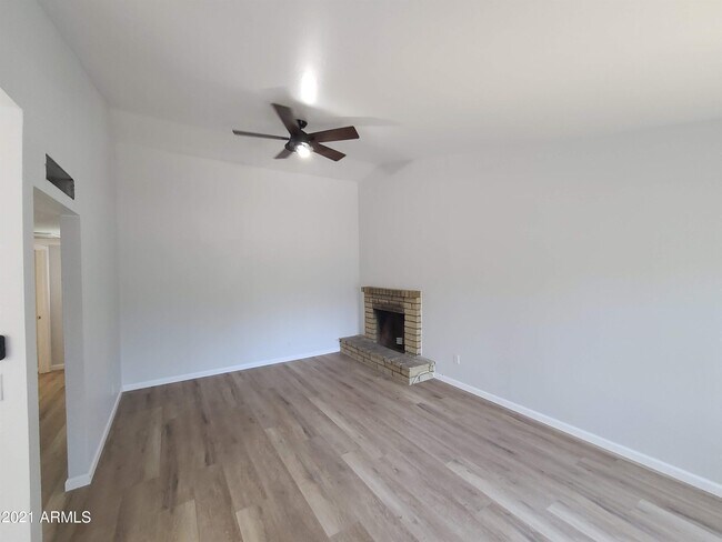 Building Photo - 26 W Concorda Dr