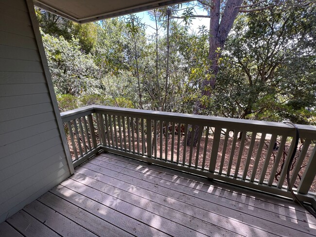 Building Photo - RENOVATED TWO BEDROOM TWO AND HALF BATH CO...