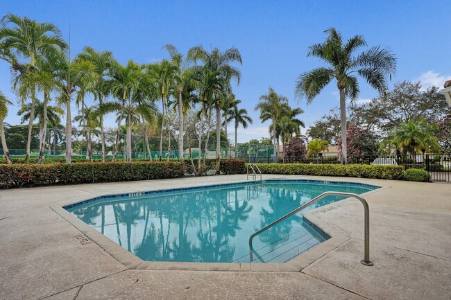 Building Photo - 16658 La Mesa Dr