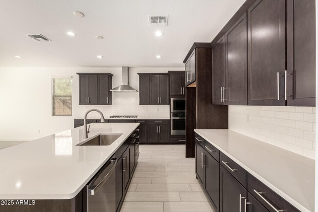 Building Photo - 16547 Avenida del Sol W