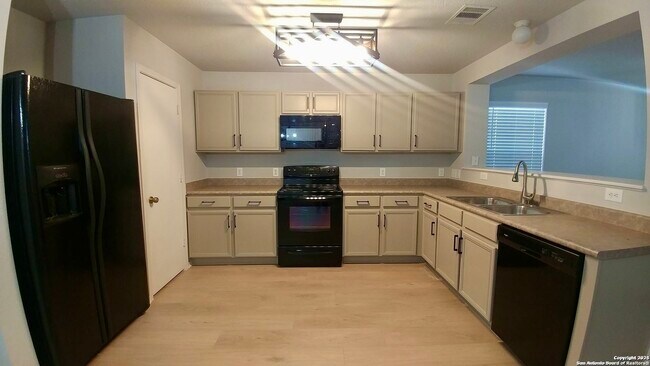 Building Photo - 146 Cindy Lou Dr