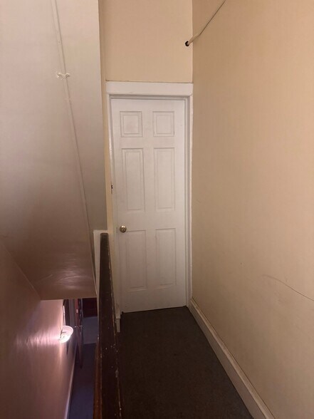 Building Photo - 160 Sumac St