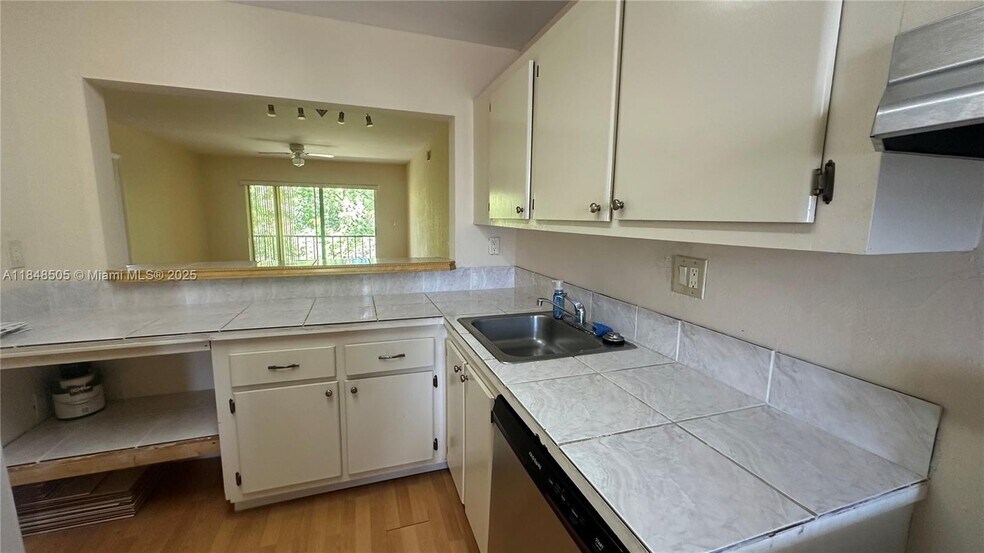 Building Photo - 8060 Fairview Dr