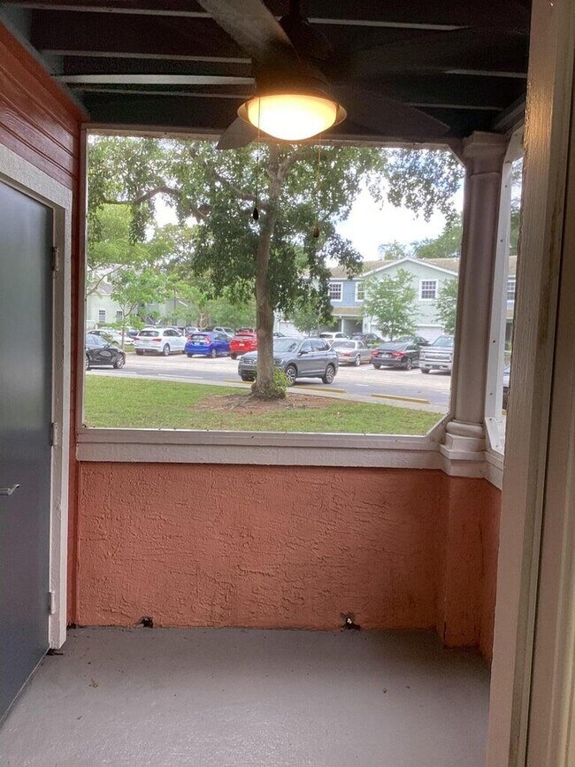 Building Photo - 1011 Crystal Way