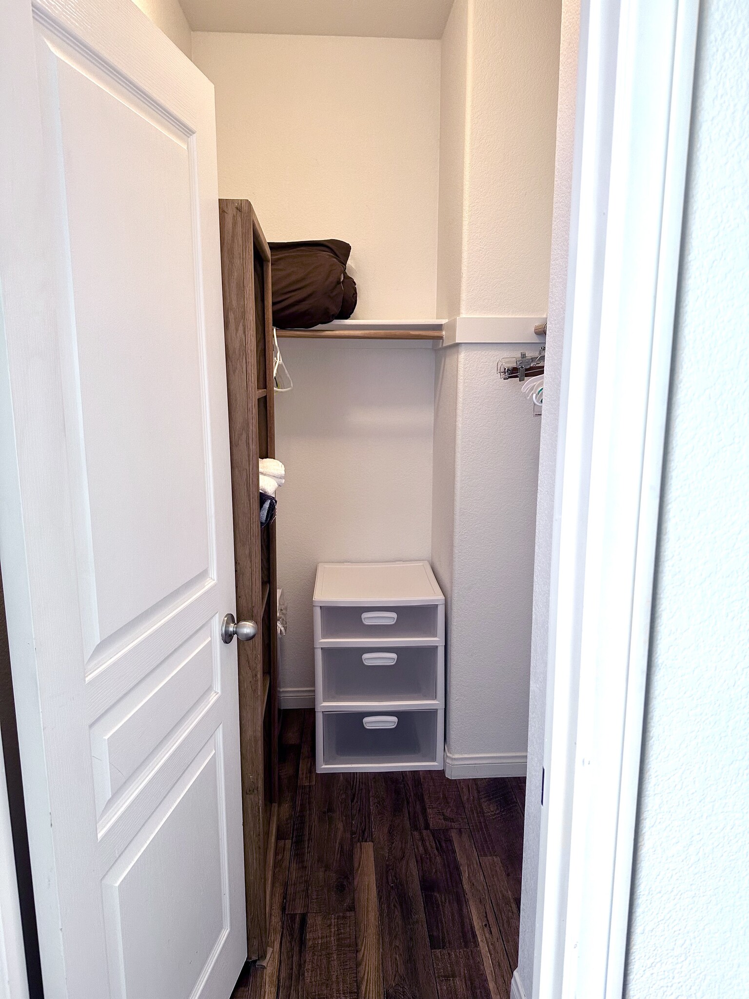 Every upstairs bedroom has a walk in closet!! - 820 Harbor Cliff Way