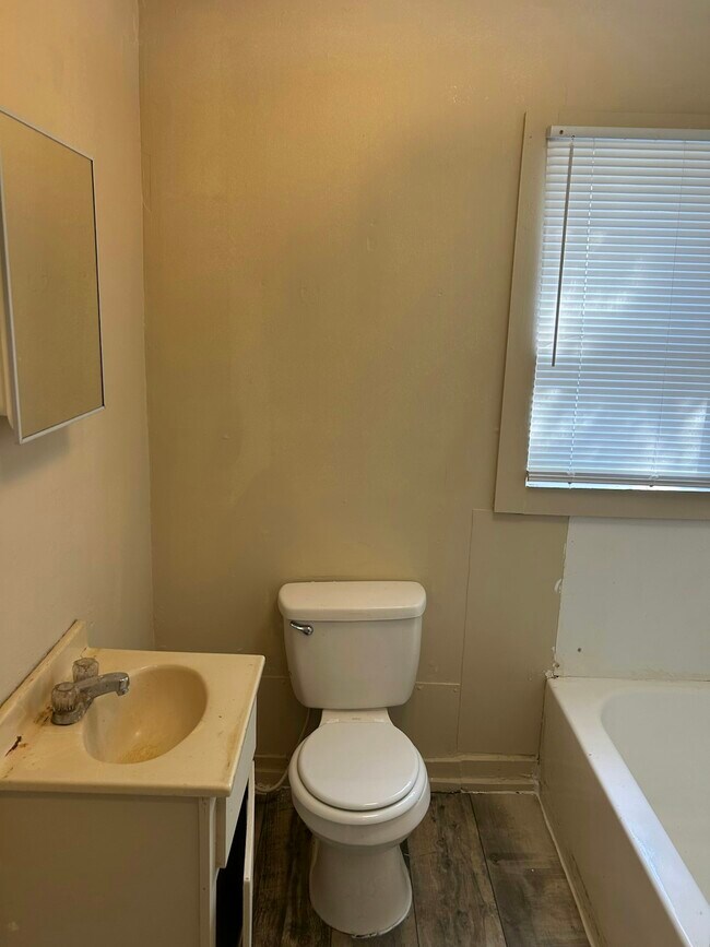 Building Photo - 139 Durant Ave