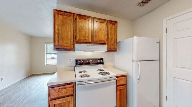 Building Photo - 1002 Verde Dr