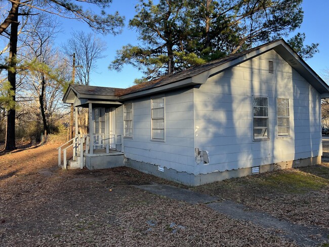 Building Photo - 105 Faulkner St