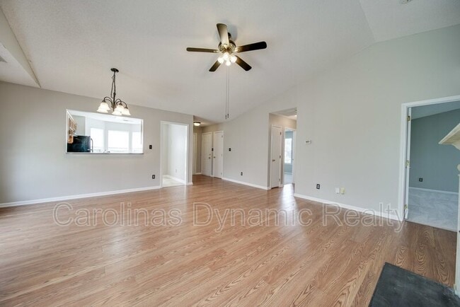 Building Photo - 120 Lantana Dr