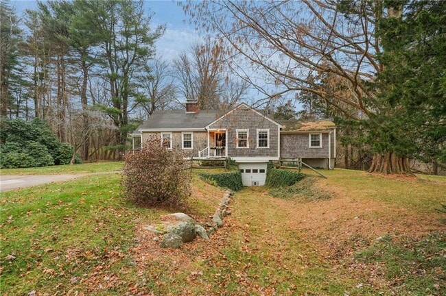 Building Photo - 80 Lakeshore Dr