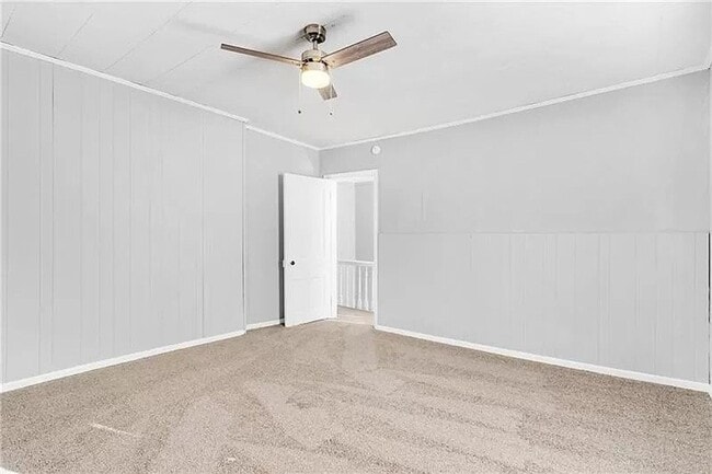 Building Photo - 2 bed 1 bath - newly updated top to bottom...