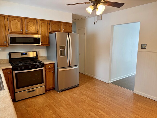 Building Photo - 317 Thomas Ave