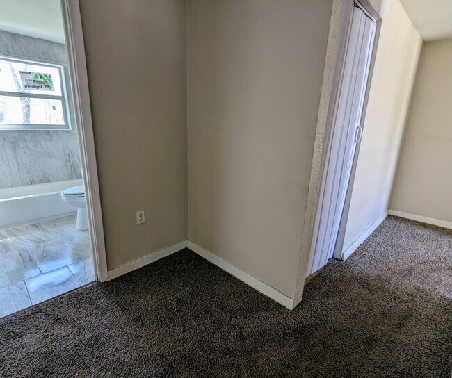 Building Photo - "Charming 3 Bed Duplex for Rent in Jacksonville, FL - Spacious, Convenient, and Ready for You!"