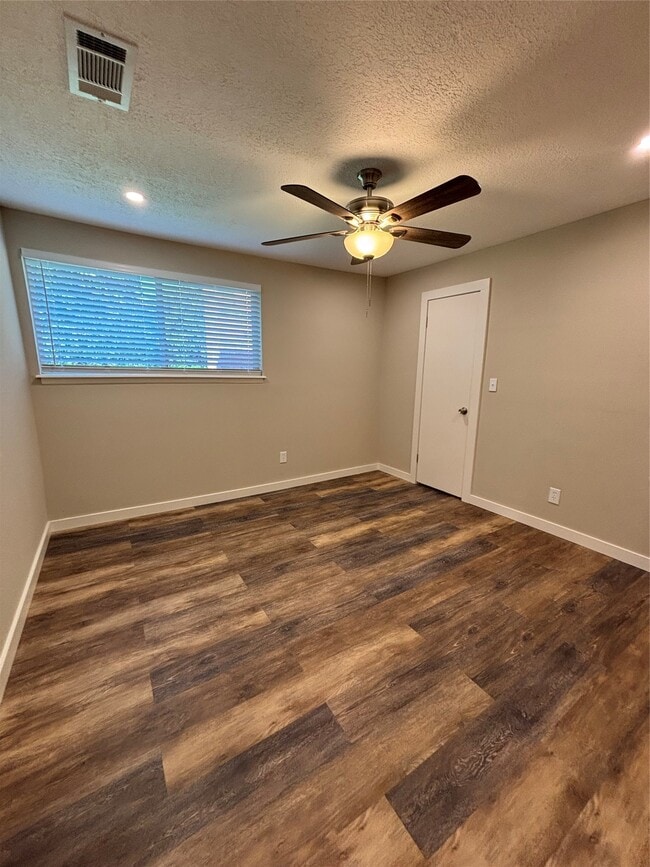 Building Photo - 8049 Forest Hills Dr