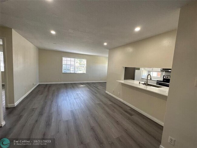 Building Photo - 401 SW 86th Ave