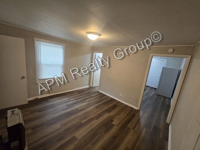 Building Photo - Renovated one bedroom duplex in Melrose He...