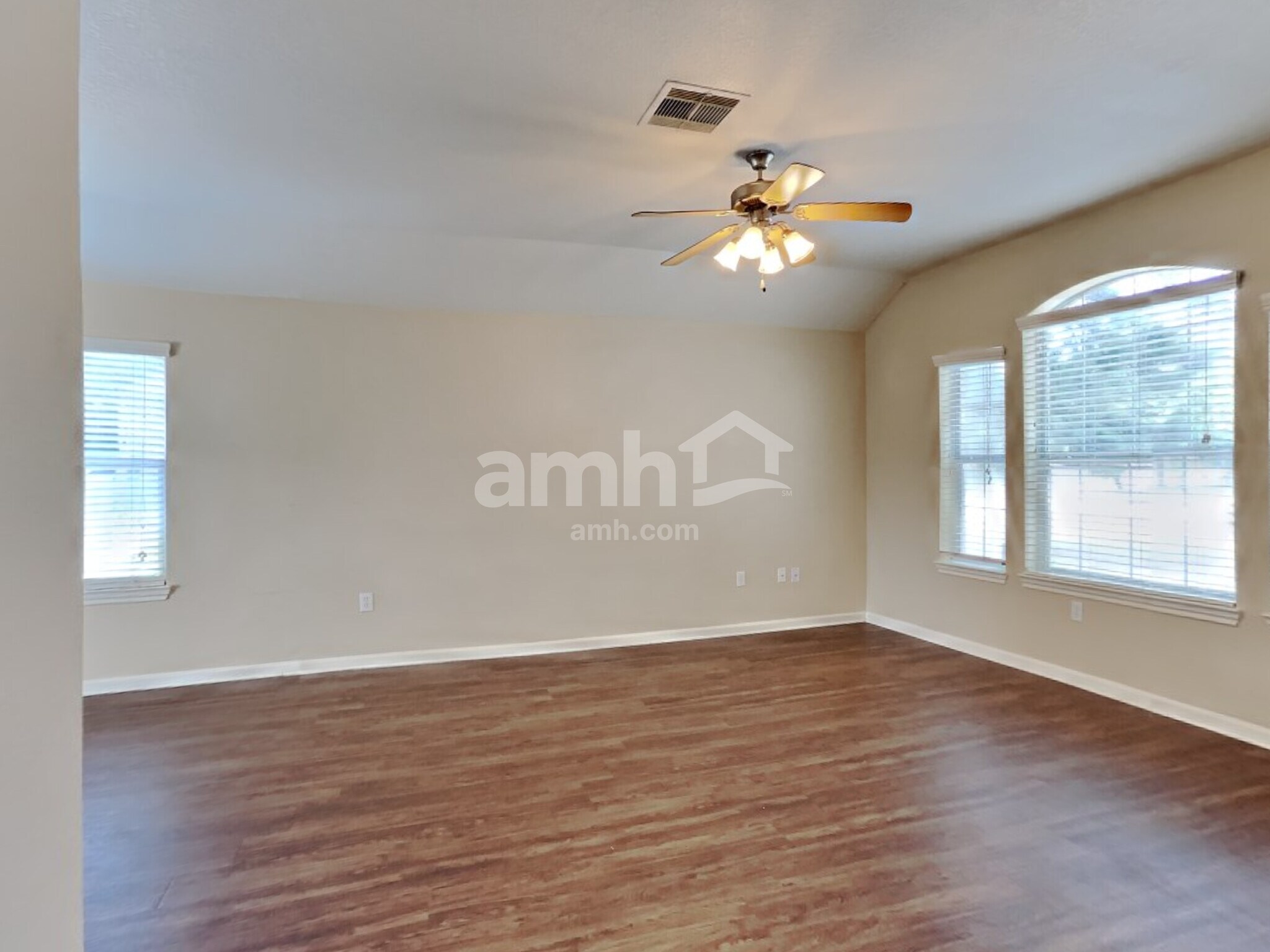 Building Photo - 1800 Northampton Dr