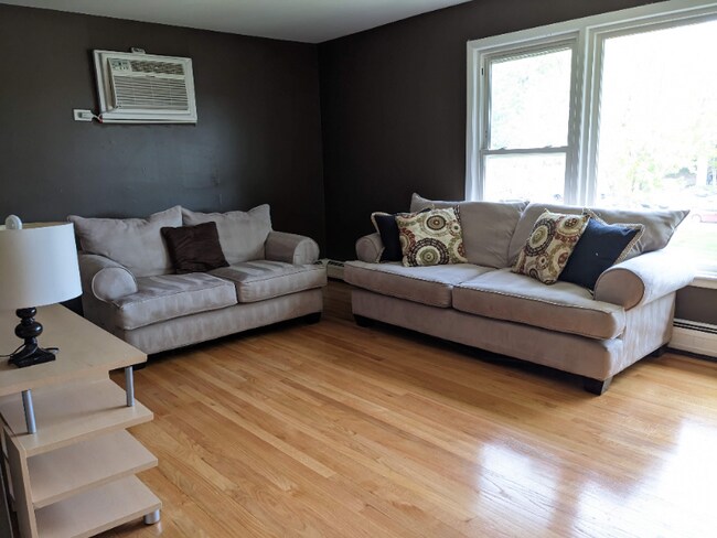 Building Photo - 16W631 56th St