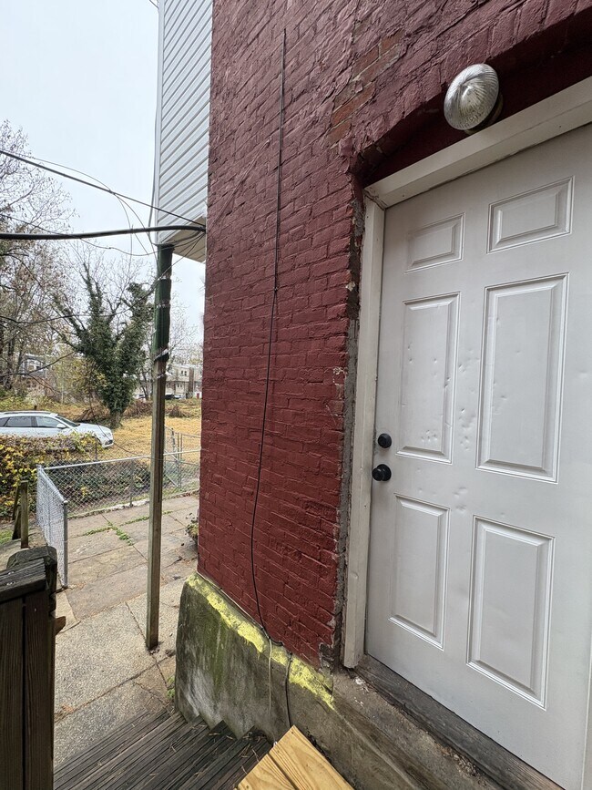 Building Photo - 5504 Devon St