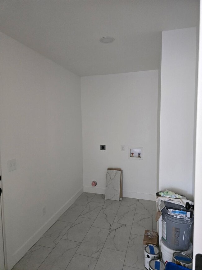 Building Photo - Beautifully Remodeled 3 bedroom Rental in ...
