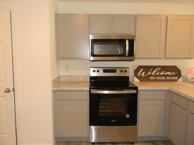 Building Photo - 491 Windswept Ave SW