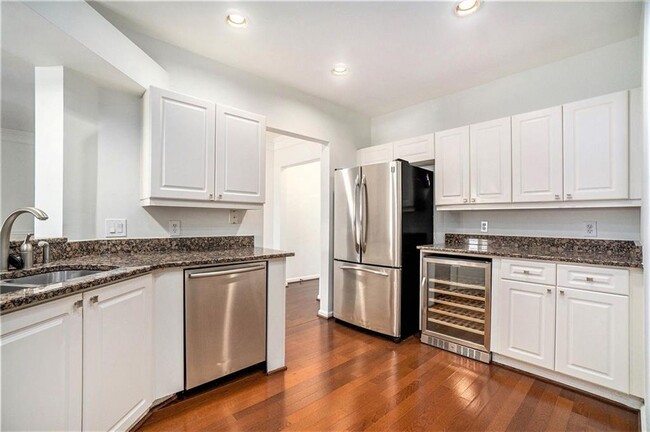 Building Photo - 3334 Peachtree Rd NE