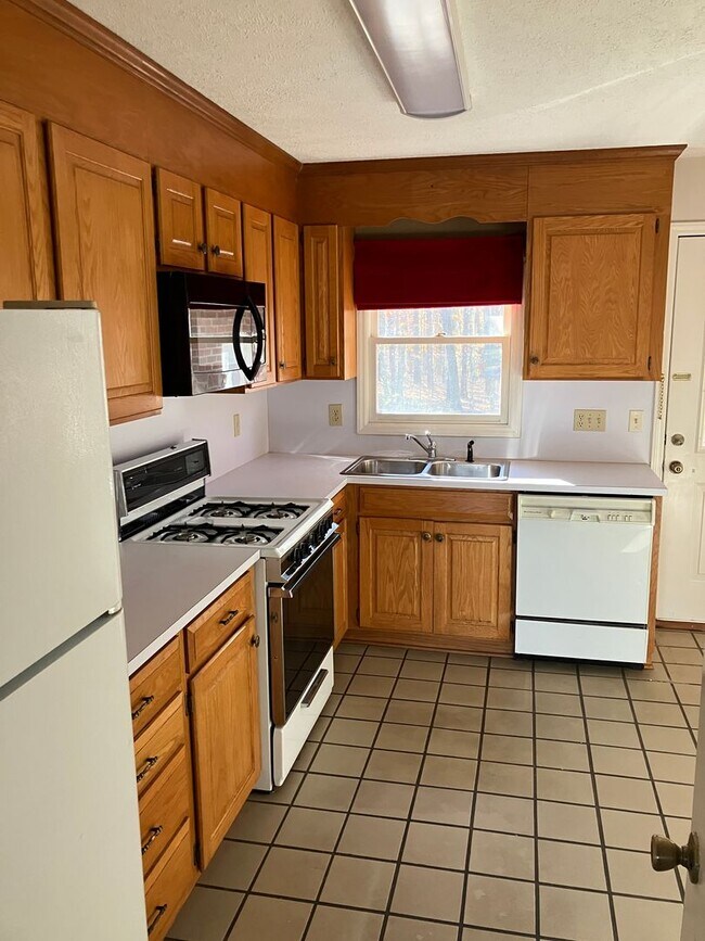 Building Photo - Charming  Duplex in Mooresville