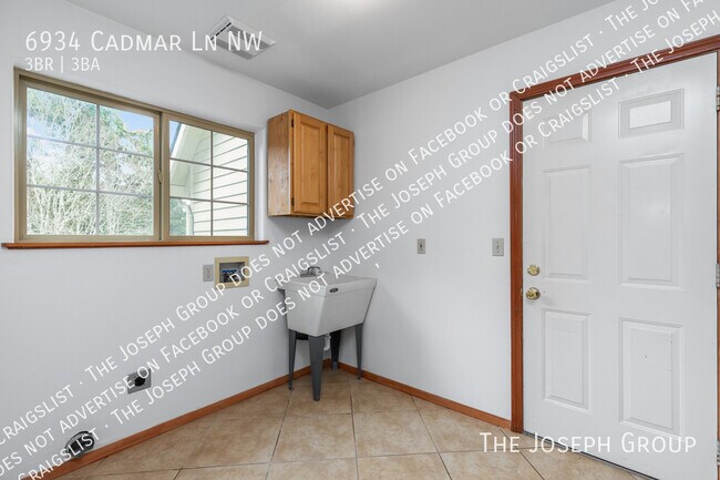 Building Photo - 6934 Cadmar Ln NW