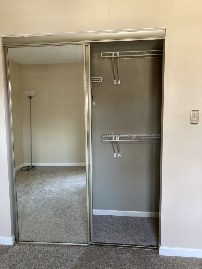 Double closet in main bedroom - 1618 Thrush Ter