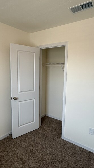 Building Photo - 3605 Fieldstone Dr