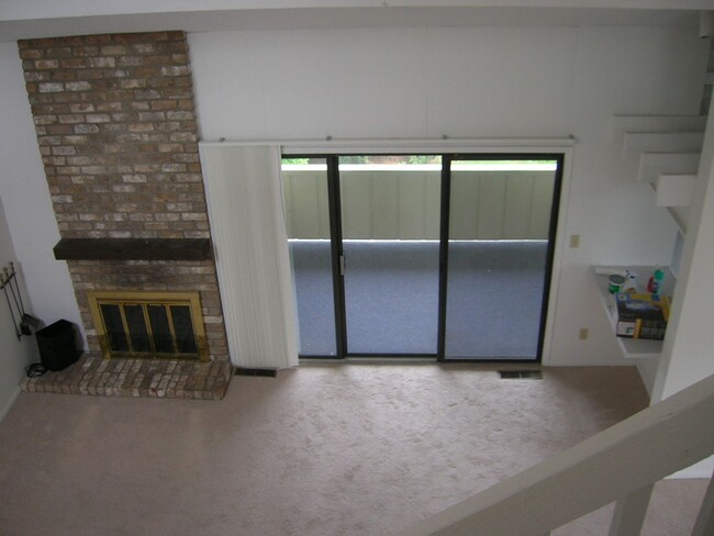 Building Photo - Remodeled condo available for July!