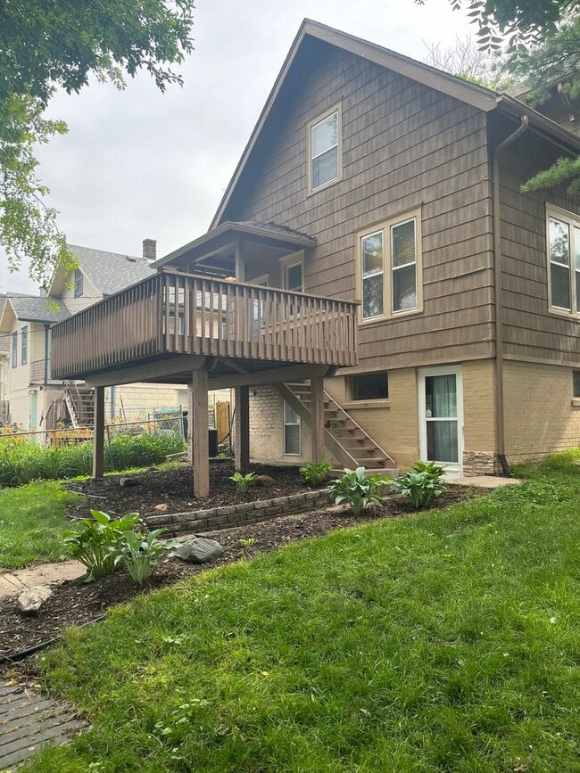 Building Photo - Beautiful 4 Bedroom Home Near Blackstone!