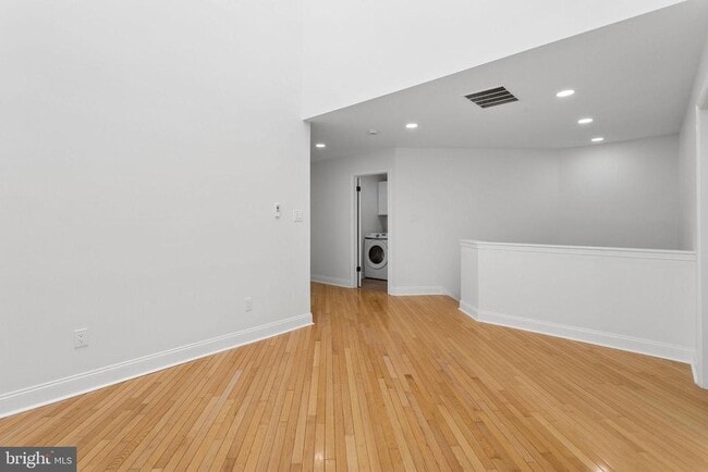 Building Photo - 911 Chanticleer