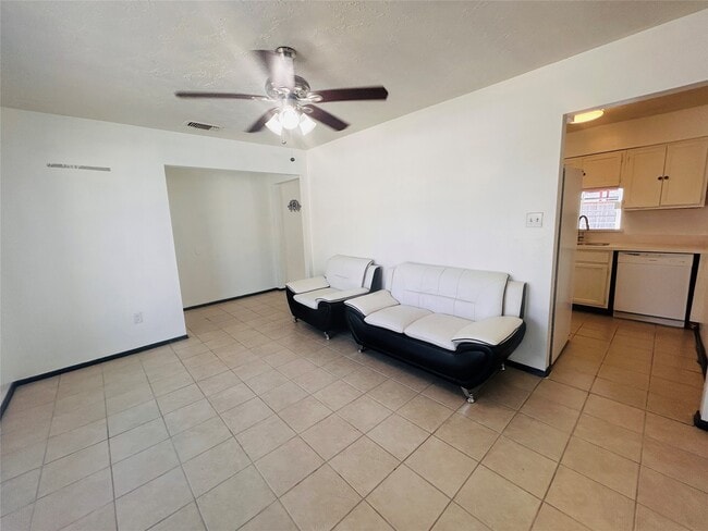 Building Photo - 10502 Long River Dr