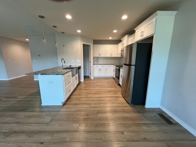 Building Photo - Beautiful Nearly New 3 Bed Home In Willard...