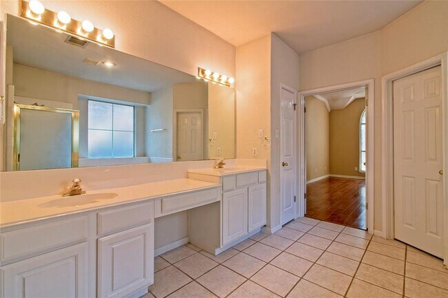 Building Photo - 8212 Fern Bluff Ave