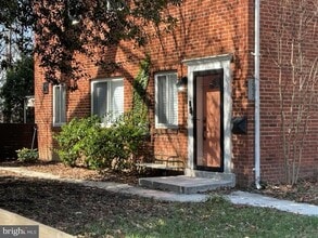 Building Photo - 2217 Gaylord Dr