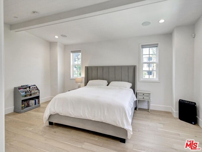 Building Photo - 10593 Kinnard Ave